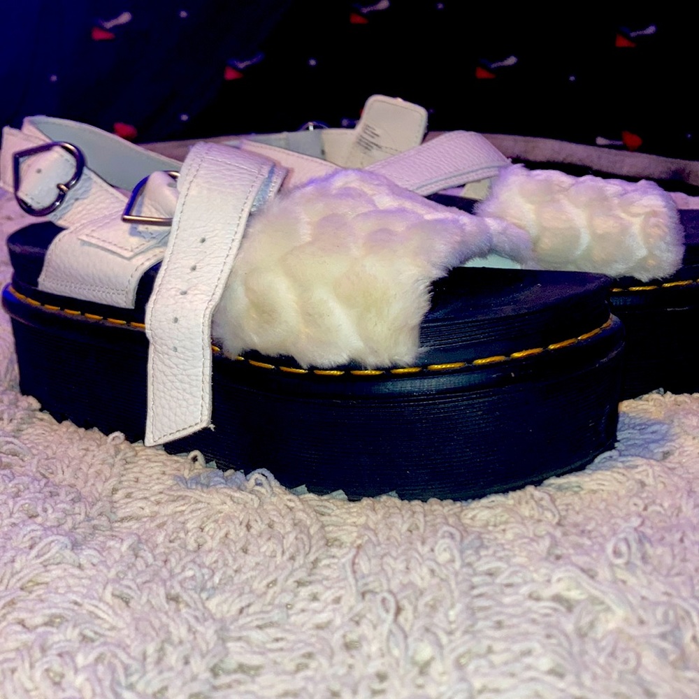 Voss quad fluffy sandals